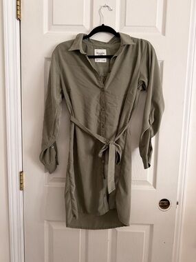 Abercrombie & Fitch Olive Shirt‐Style Midi Dress with Tie